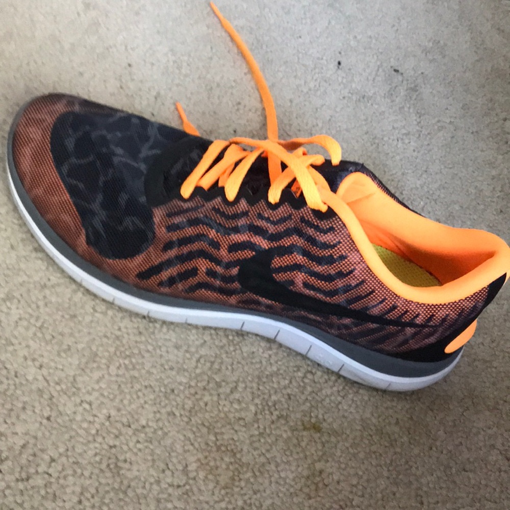 Nikes - Picture 3 of 4